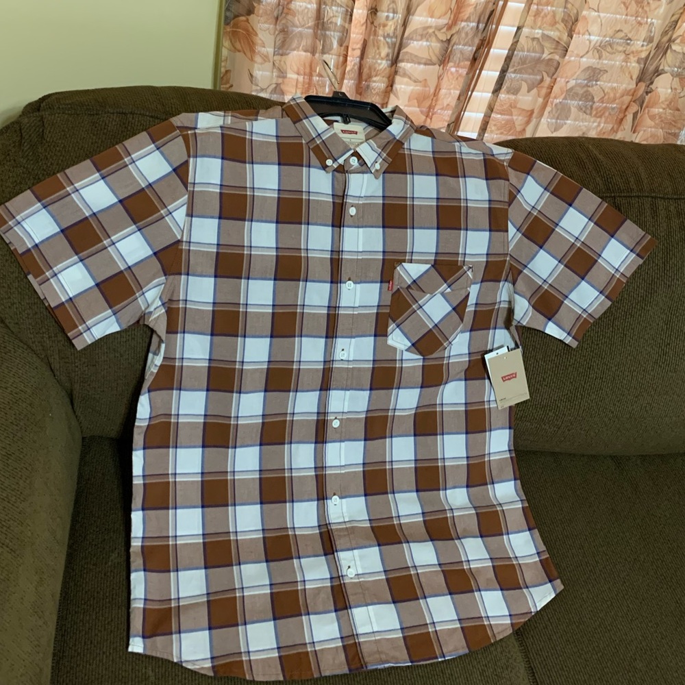 Levi’s button down shirt, Mens size Large (New)